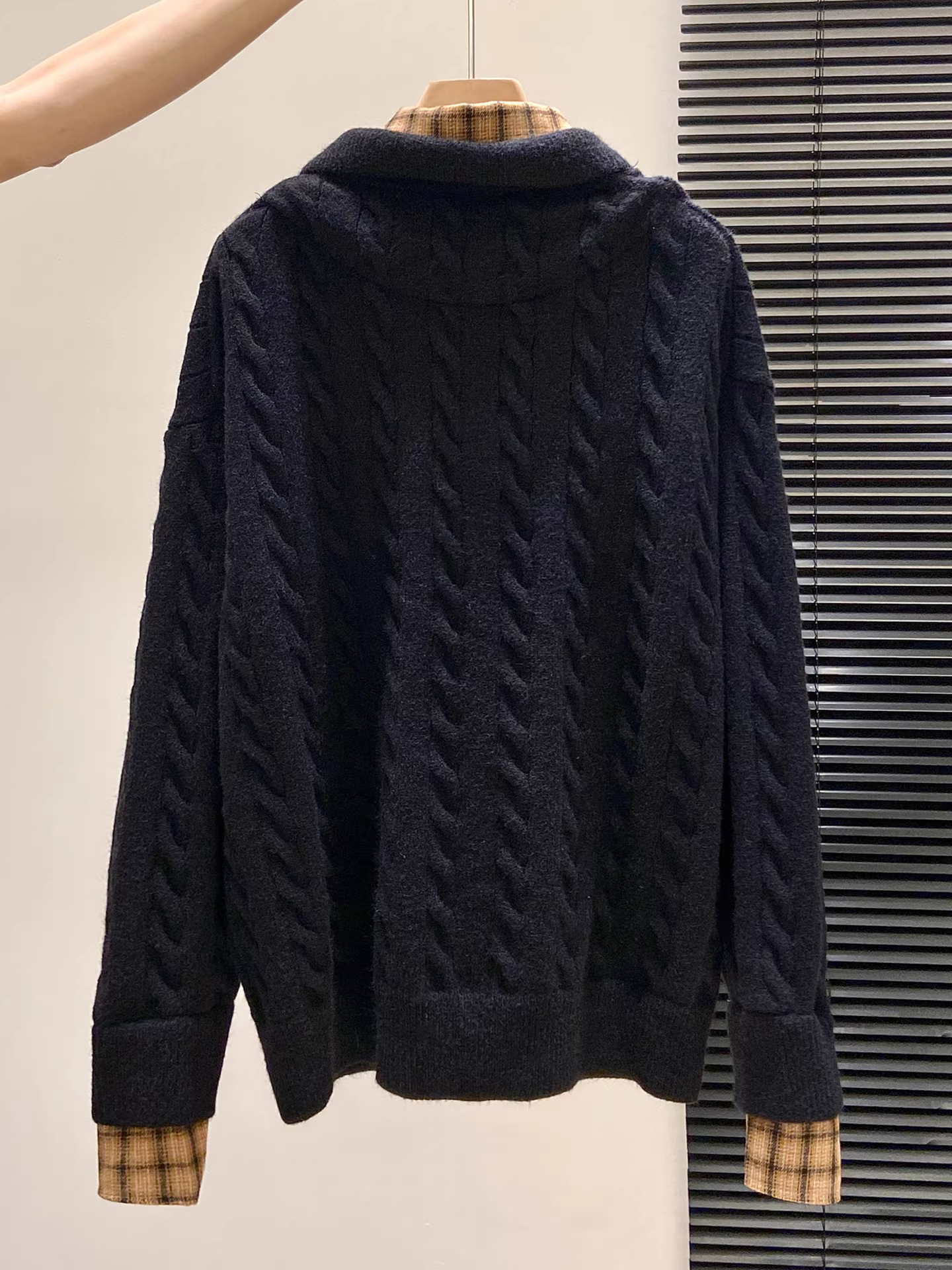 Áo len dệt kim cổ polo đen La Chapelle dành cho nữ, mẫu mới thu đông 2025, phong cách lười, mặc lót bên trong