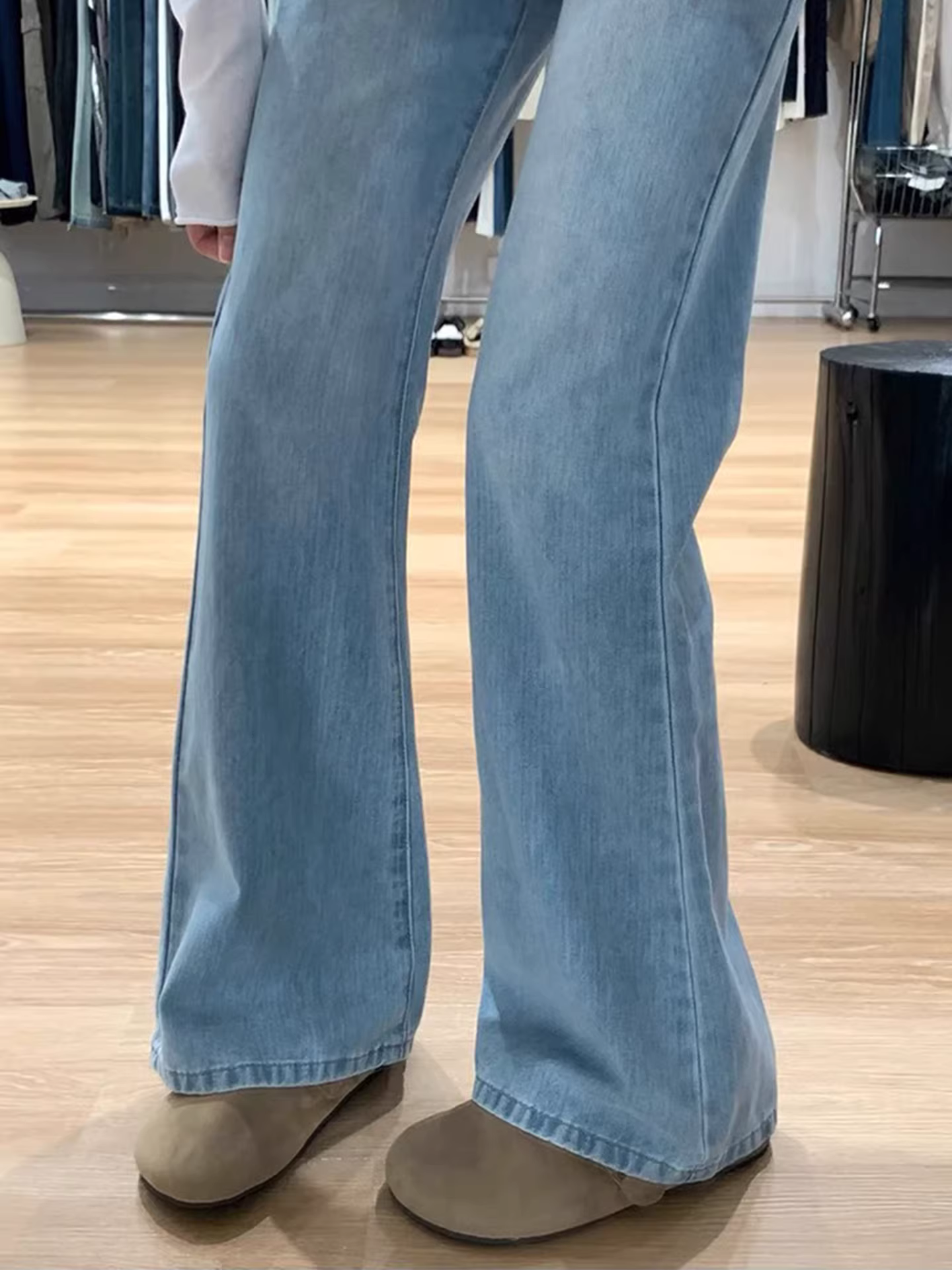 Quần jean ống loe dày dặn lót lông màu sáng La Chapelle dành cho nữ 2025 mới thu đông, cạp cao, tôn dáng