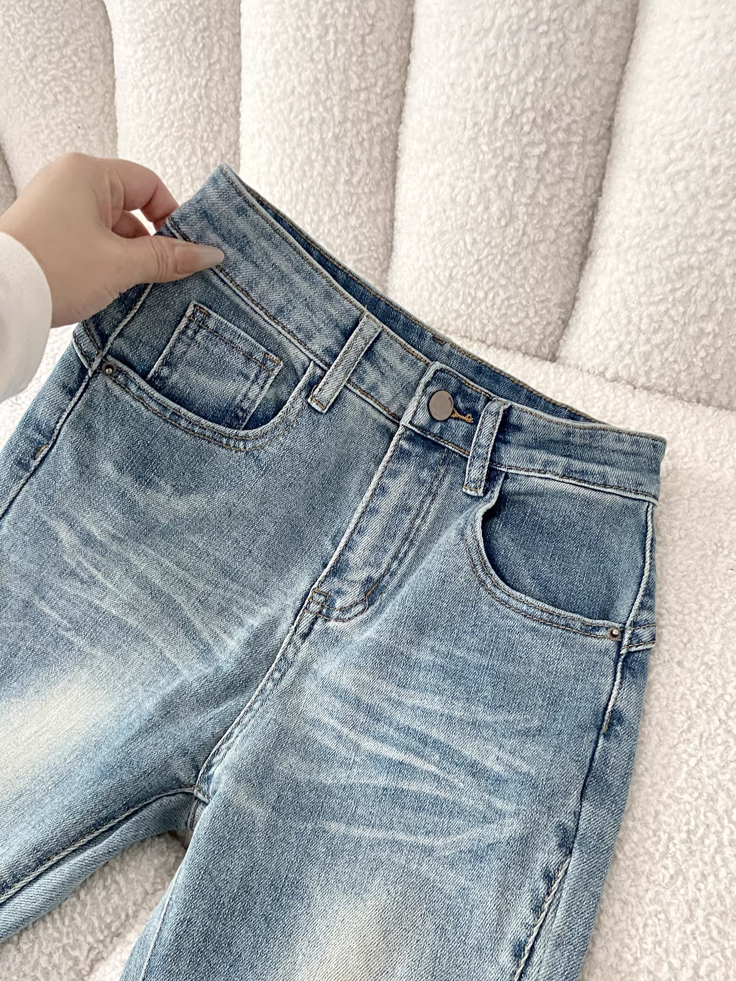 Quần jeans xếp ly màu sáng La Chapelle dành cho nữ, kiểu dáng mới thu đông 2025, dài chấm đất, cạp cao, ôm dáng, ống chuông