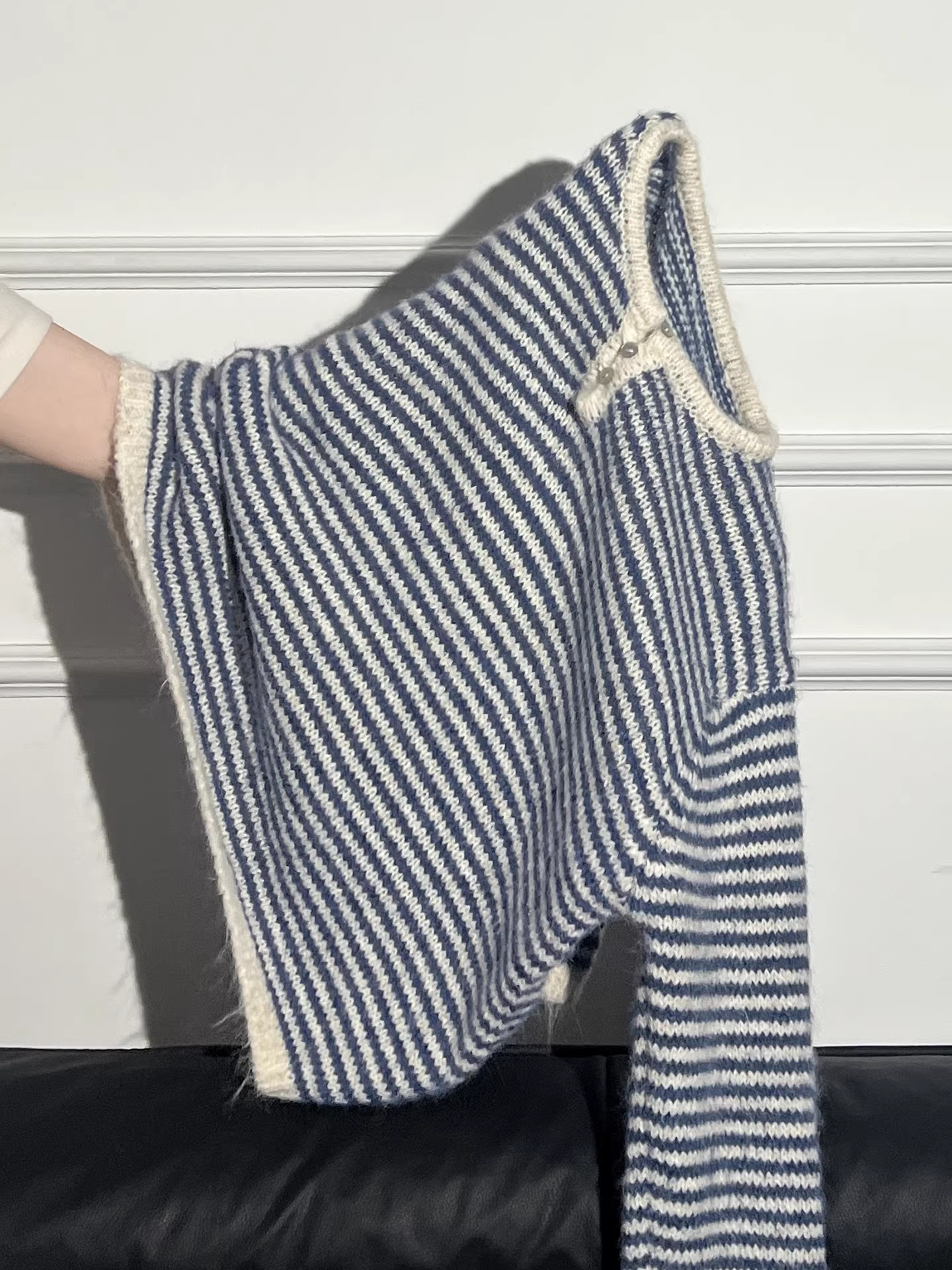 Áo len dệt kim cổ tròn tay dài sọc đỏ La Chapelle dành cho nữ, mẫu mới thu đông 2025, áo lót Giáng sinh