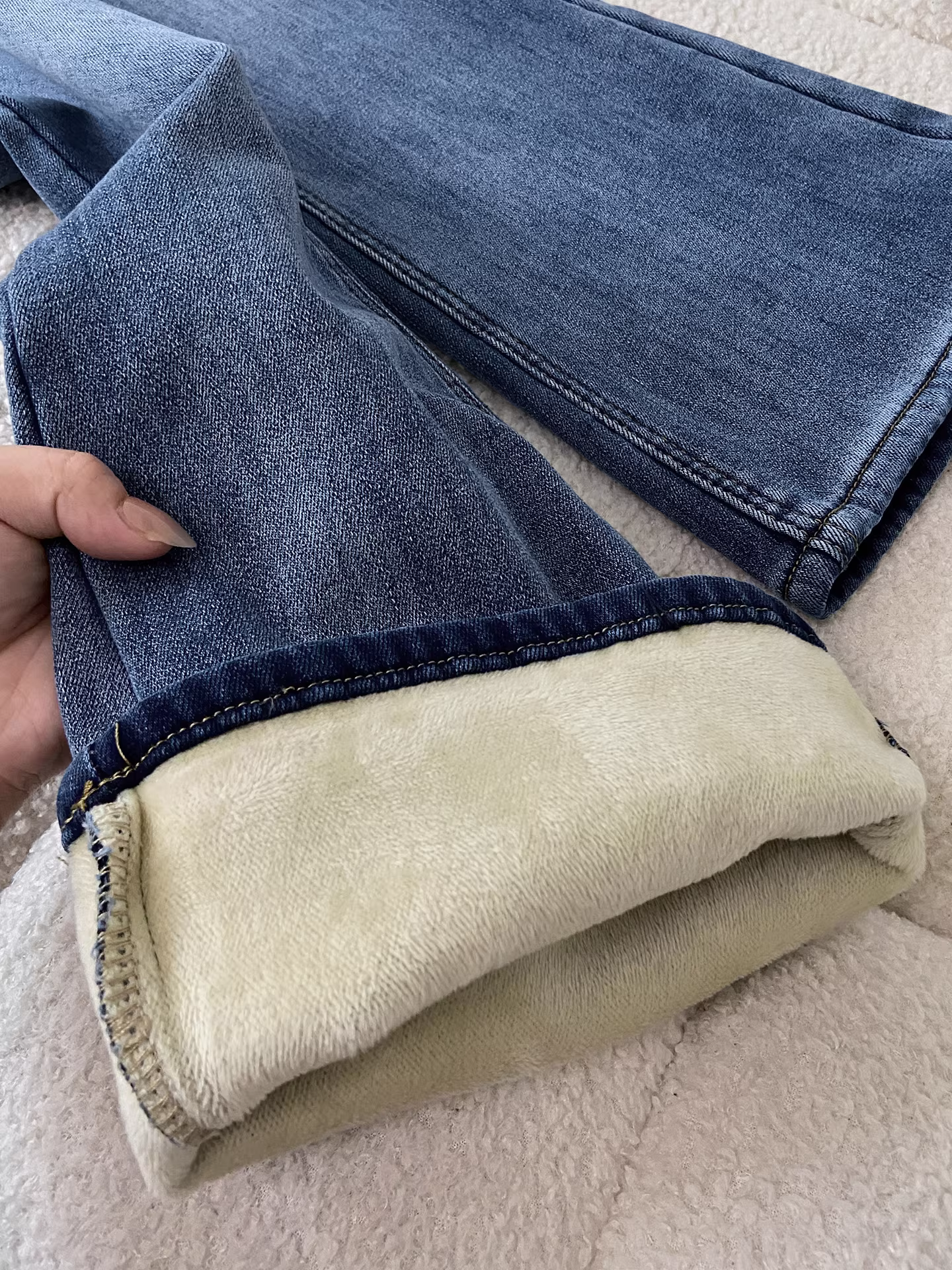 Quần jeans ống loe lót lông dày La Chapelle dành cho nữ, mẫu mới thu đông 2025, cạp cao, dáng nhỏ nhắn