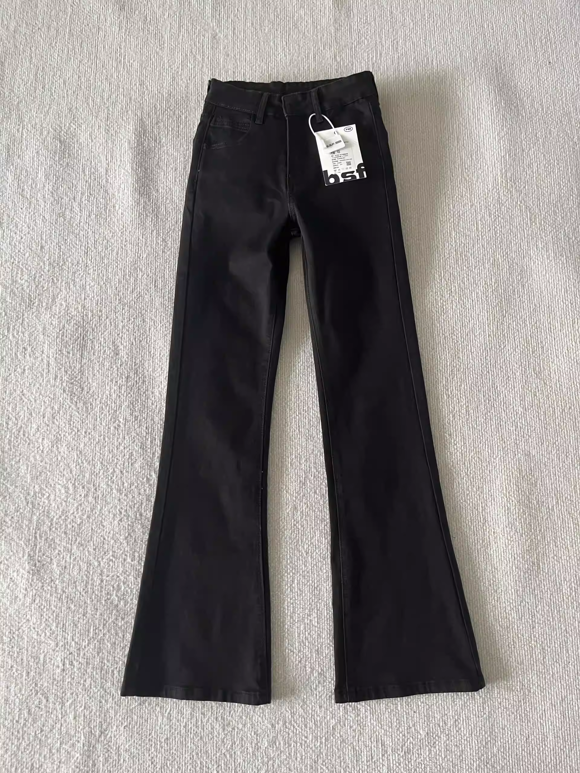 Quần jeans ống loe dày lót lông cừu đen La Chapelle dành cho nữ, mẫu mới thu đông 2025, cạp cao, dáng ôm.