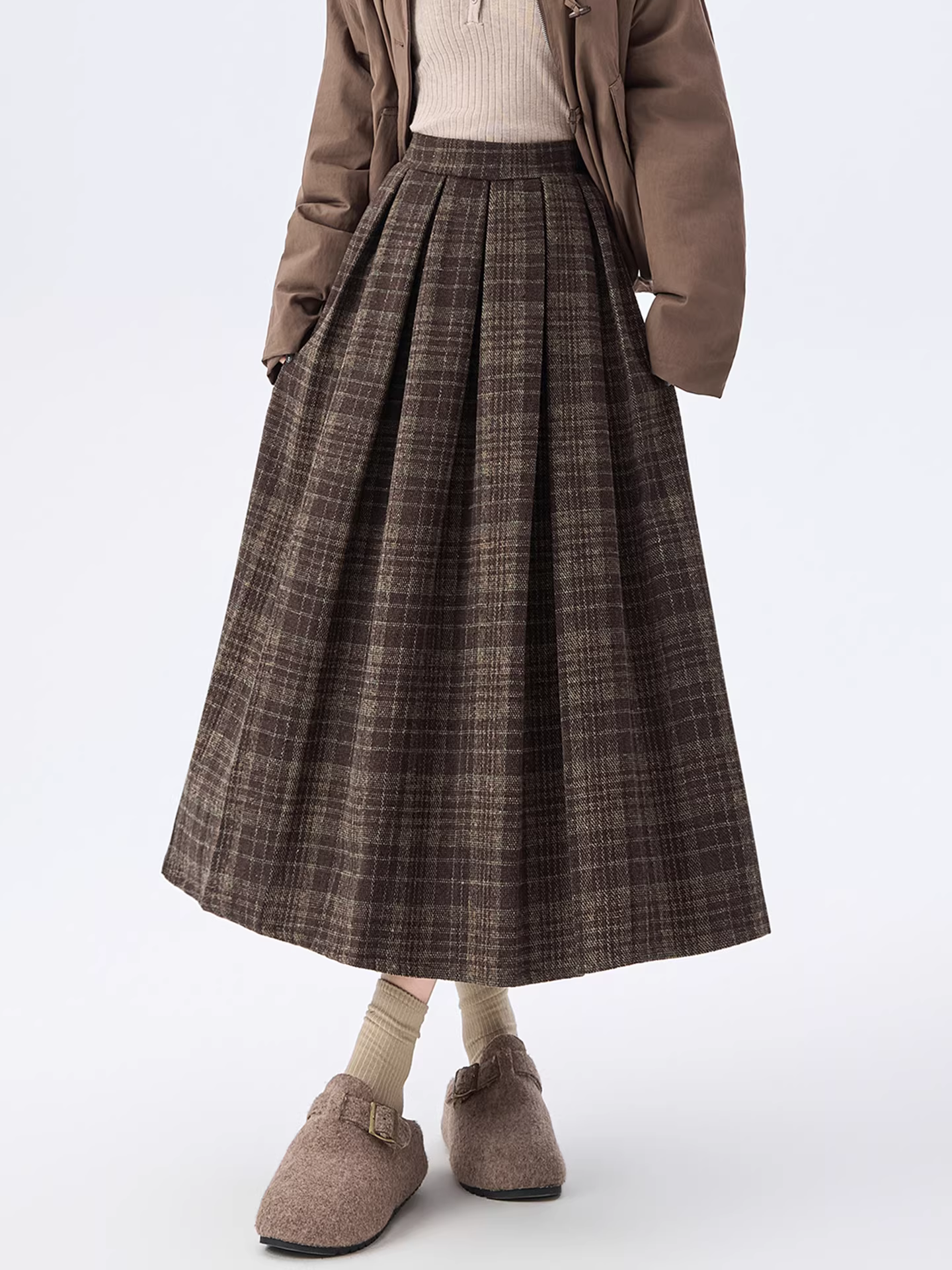 Váy xếp ly kẻ caro màu cà phê La Chapelle dành cho nữ, mẫu mới thu đông 2025, lưng cao, dài ngang đùi, dáng xòe