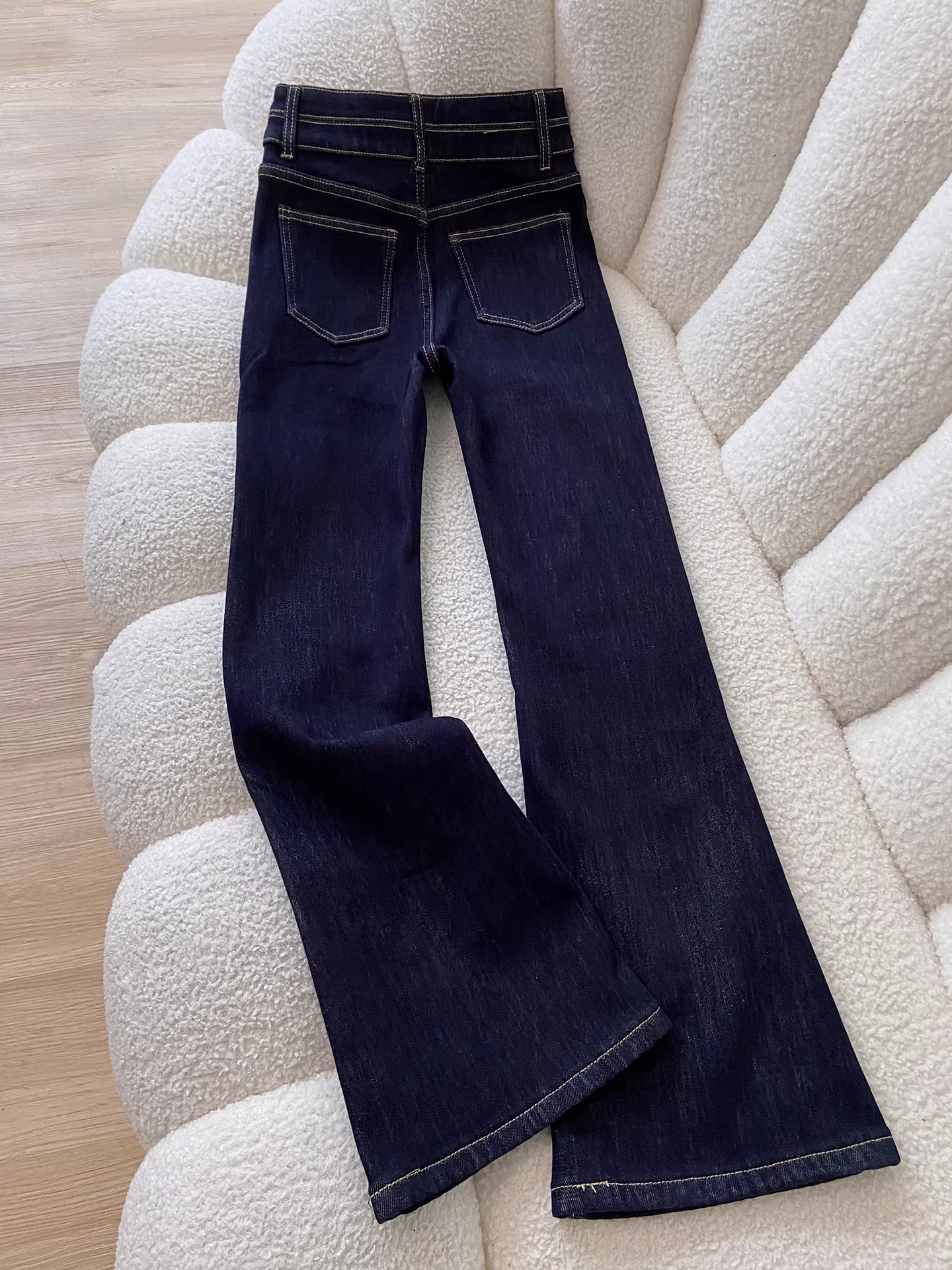 Quần jeans nữ La Chapelle cạp cao, ống loe, lót lông cừu đen, kiểu mới thu đông 2025, dáng ôm nhỏ nhắn, kiểu chuông.