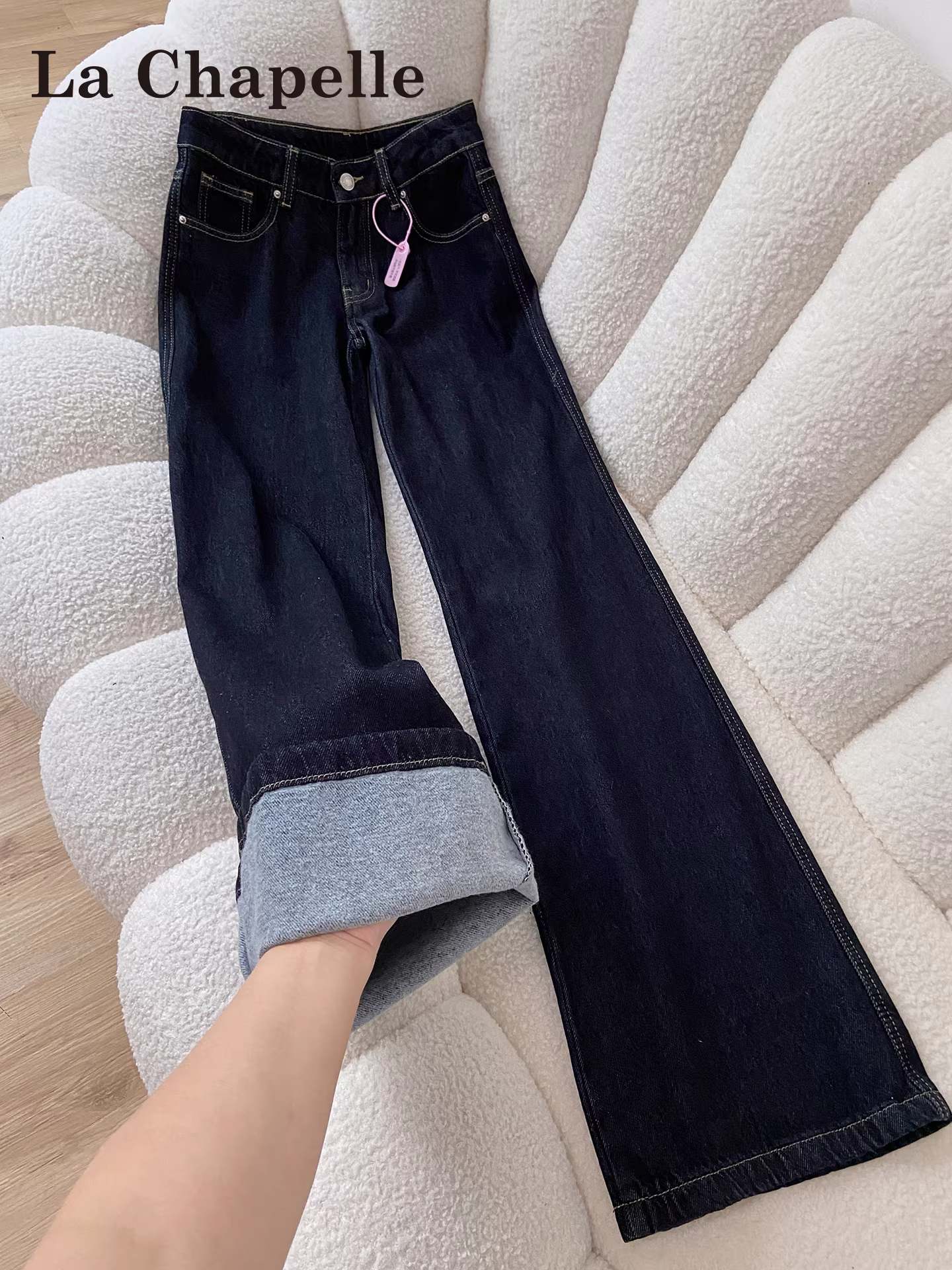 Quần jean nữ La Chapelle màu xanh đậm, lót lông, dáng loe, mùa thu đông 2025, kiểu dáng mới, cạp cao, tôn dáng.