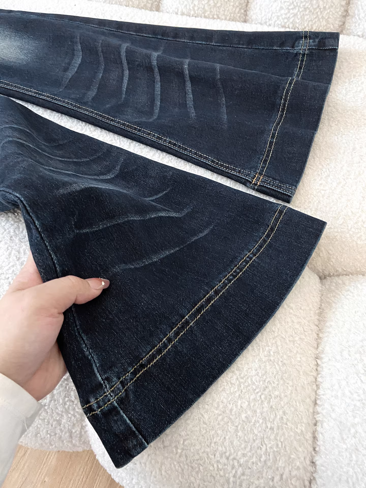Quần jeans dáng chuông La Chapelle kiểu Mỹ cổ điển dành cho nữ, mẫu mới thu đông 2025, cạp cao, ôm dáng.