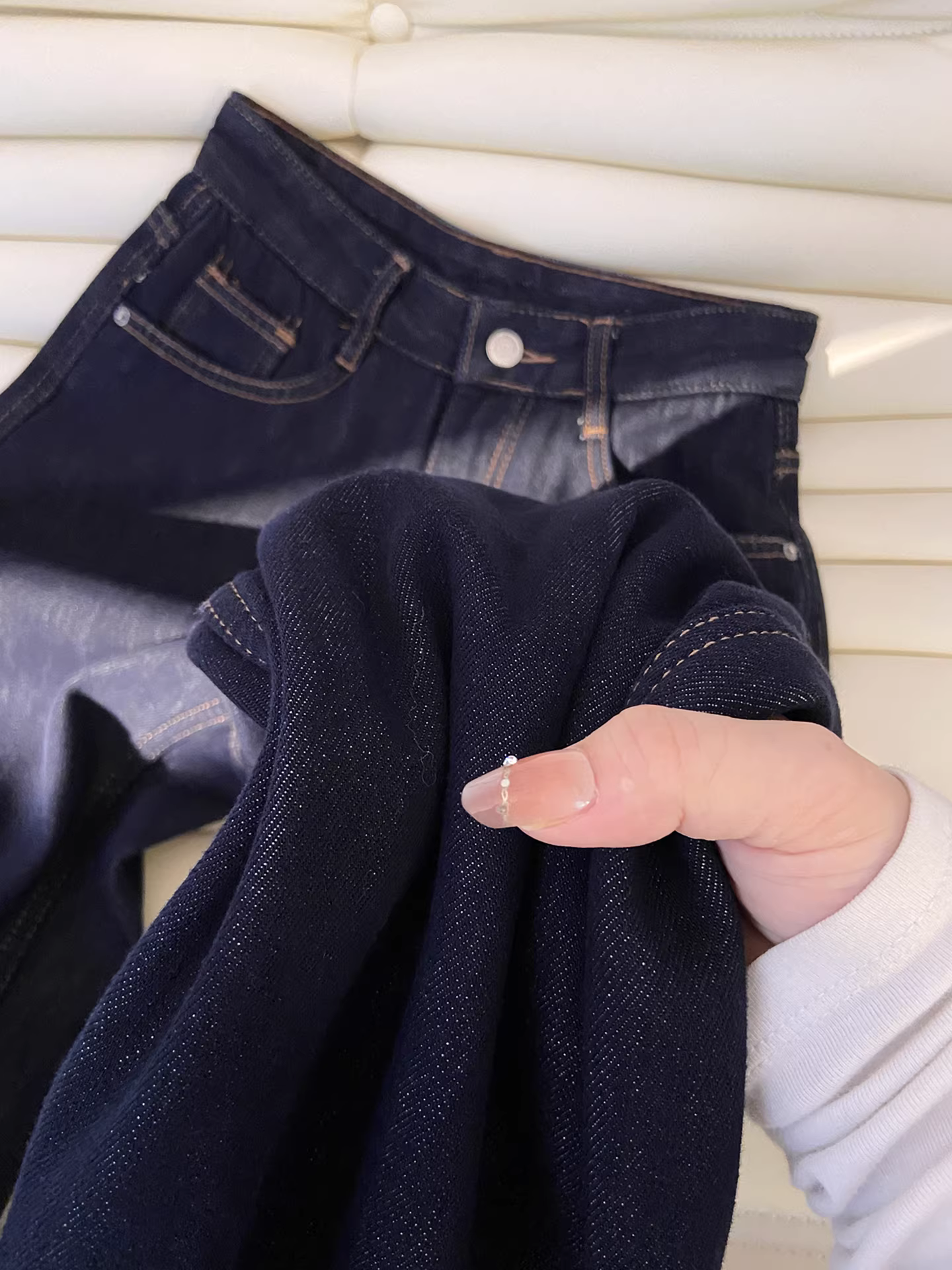 Quần jeans ống rộng lót lông dày kiểu La Chapelle dành cho nữ, thu đông 2025, kiểu dáng mới, cạp cao, ôm dáng, thẳng.