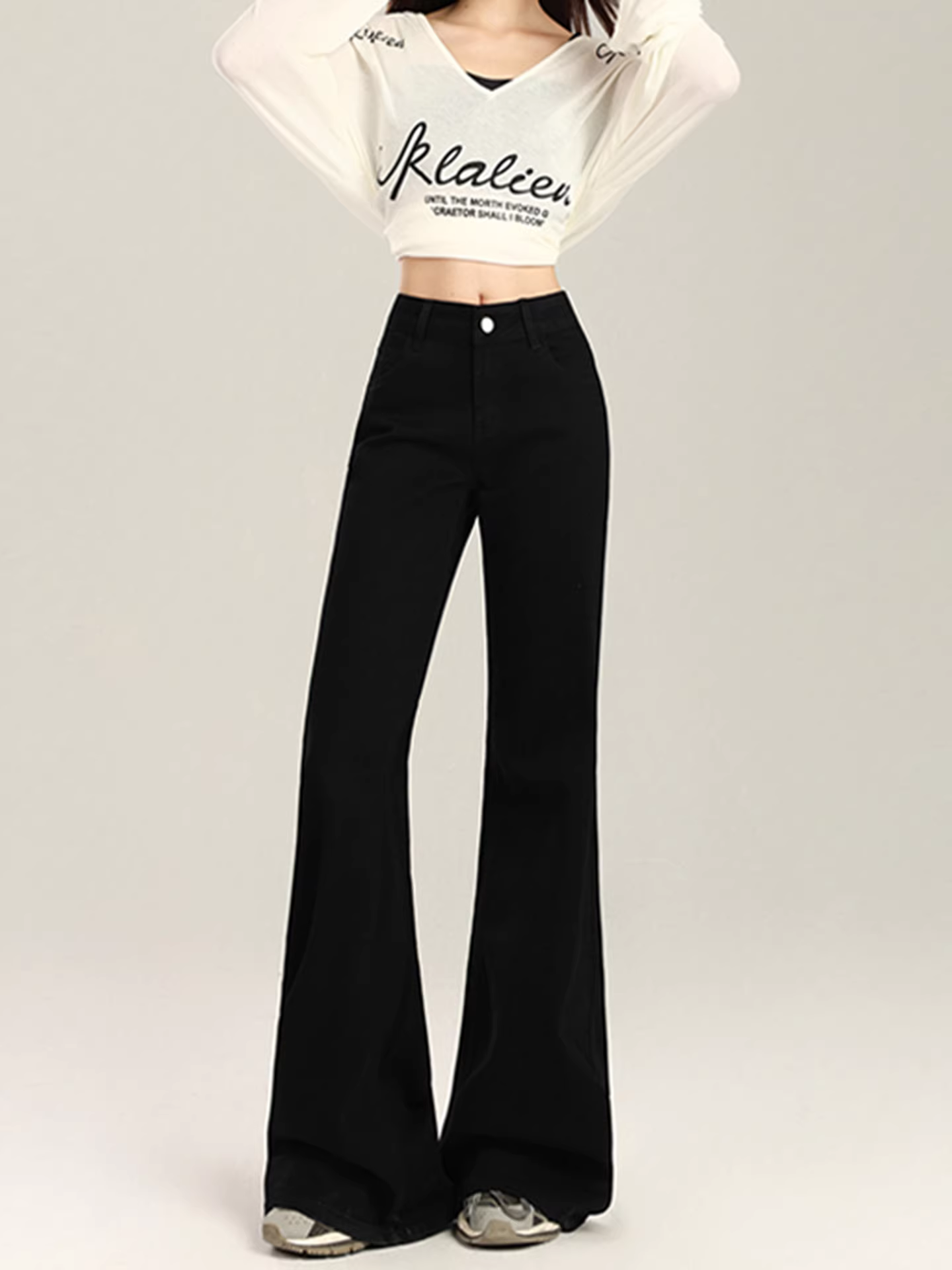 Quần jean đen La Chapelle dáng loe dành cho nữ, kiểu mới thu đông 2025, cạp cao, tôn dáng, không bó sát.