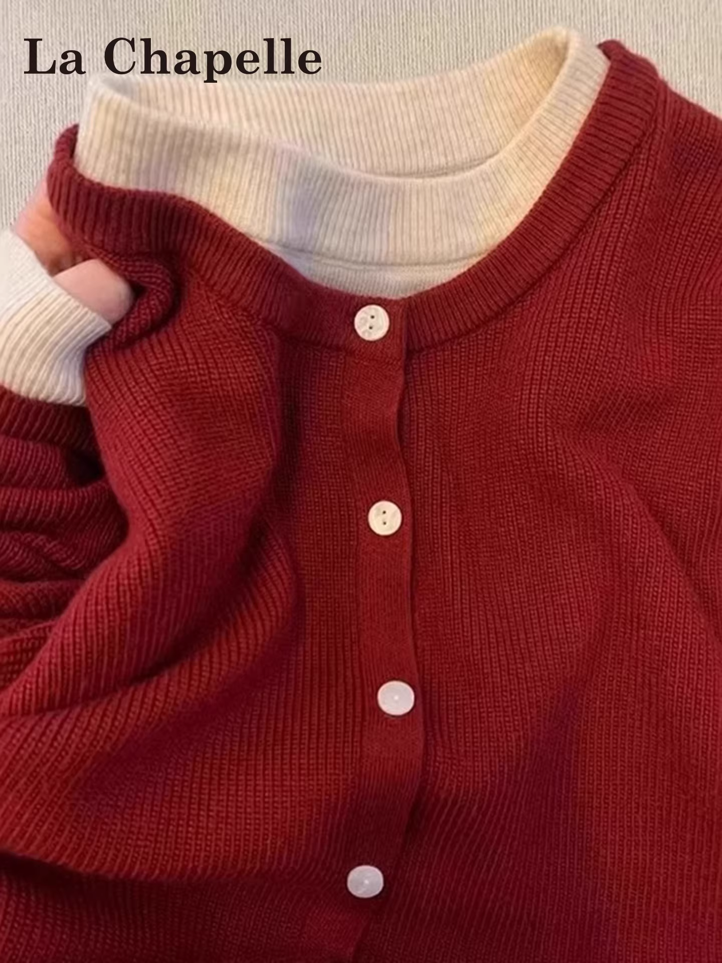 Áo len dệt kim giả hai mảnh màu đỏ La Chapelle dành cho nữ 2025 áo len dài tay thanh lịch mới mùa thu đông