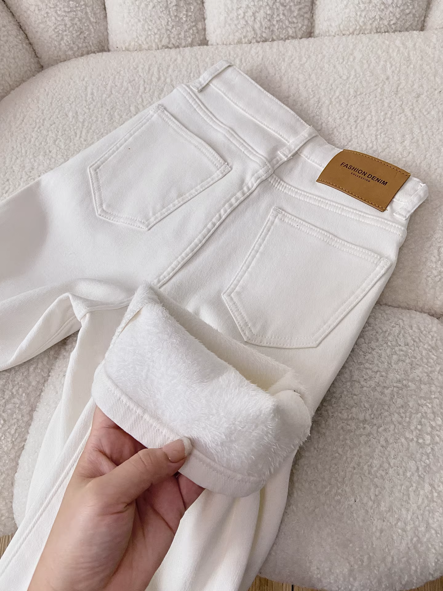 Quần jean trắng dáng thẳng ôm dáng La Chapelle dành cho nữ, mùa thu đông 2025, kiểu mới cạp cao, lót lông giữ ấm, dáng thuốc lá