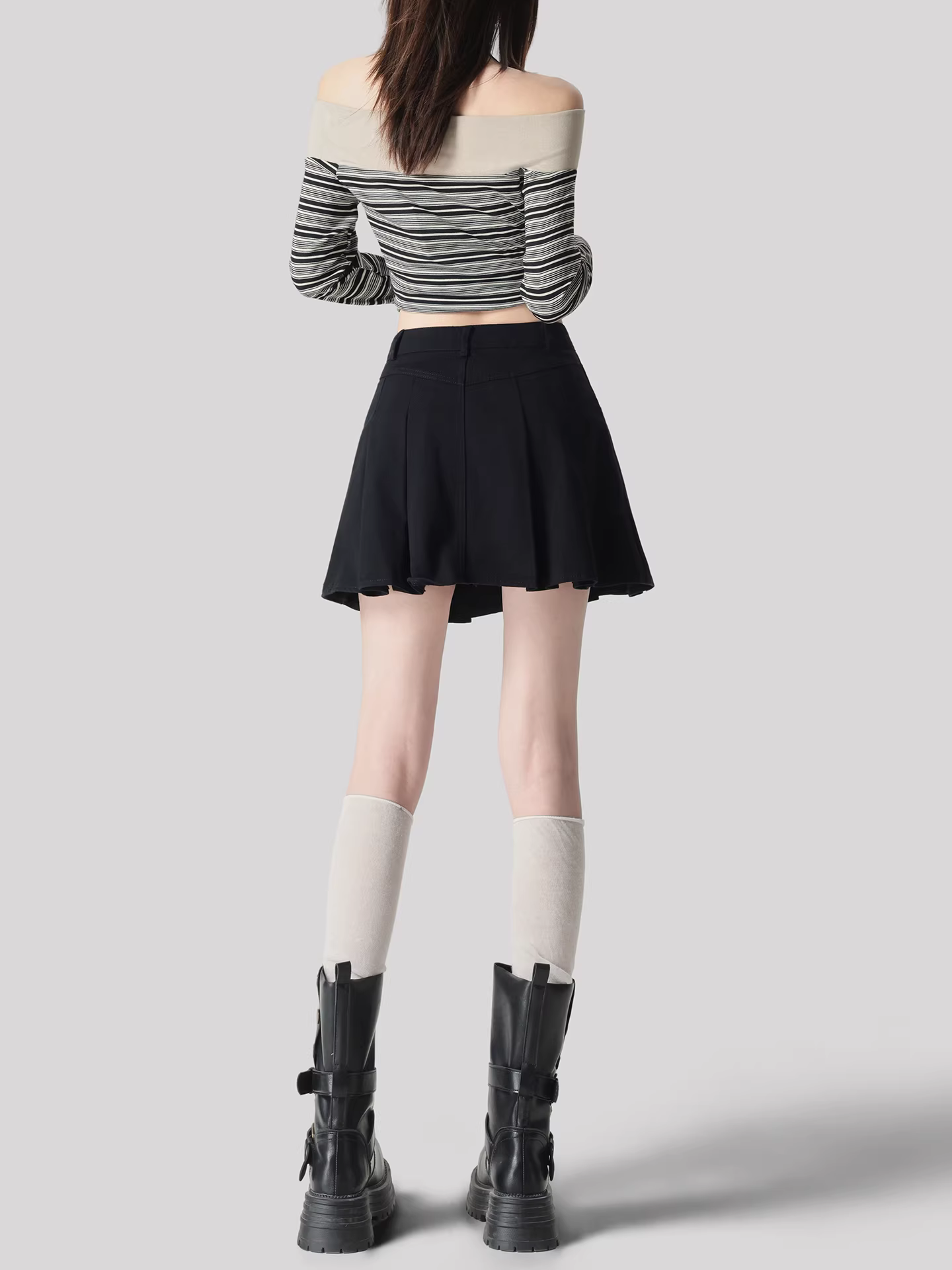 Chân váy ngắn đen La Chapelle cao eo dành cho nữ, mẫu mới thu đông 2025, dáng chữ A xếp ly, size nhỏ nhắn