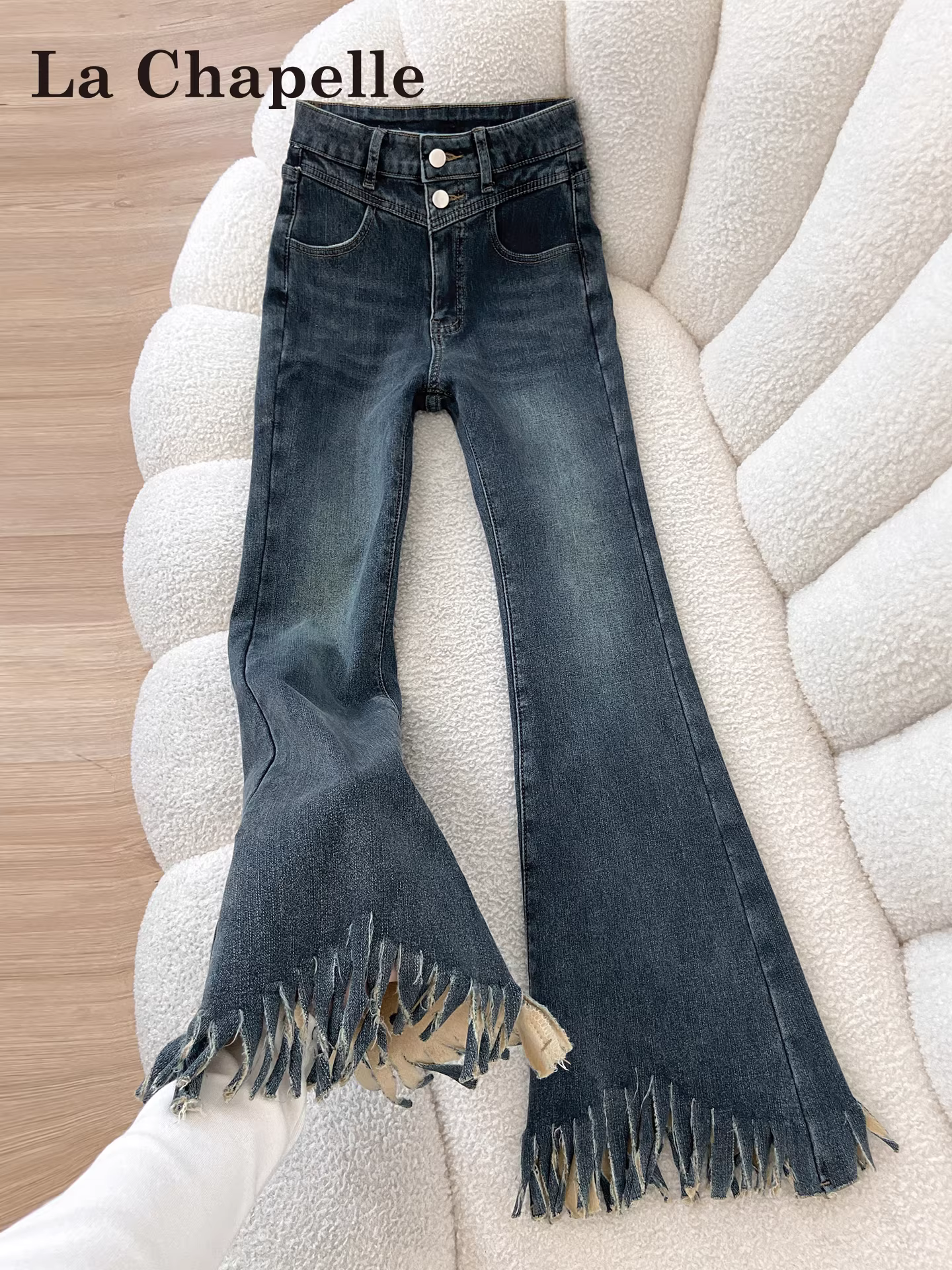 Quần jeans nữ La Chapelle kiểu dáng retro, lót lông cừu, ống loe, mùa thu đông 2025, cạp cao, viền tua rua