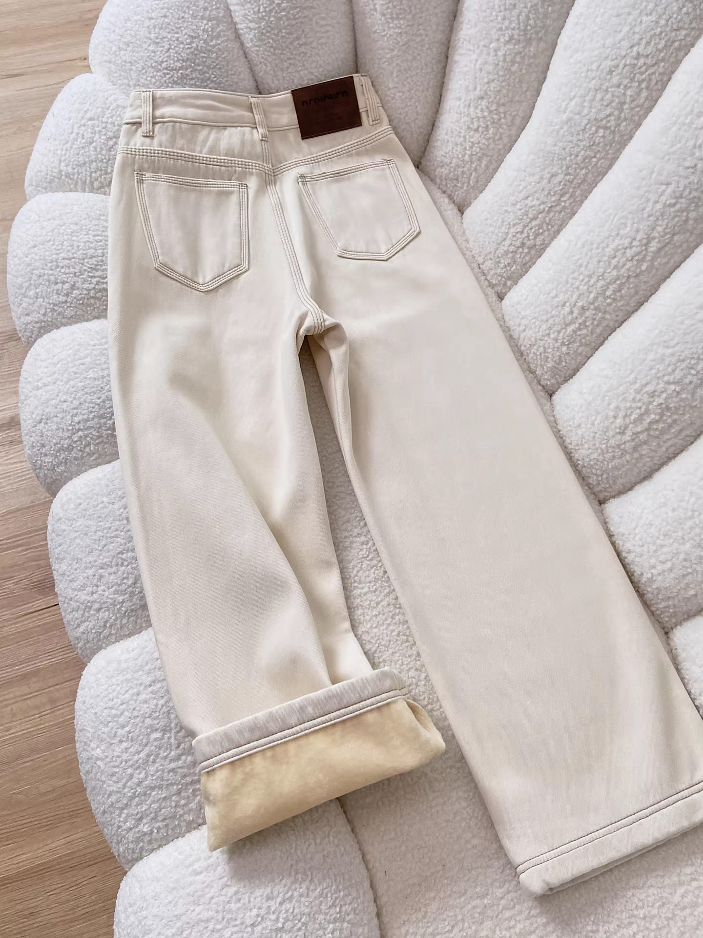 Quần jeans trắng La Chapelle ống rộng dành cho nữ, thu đông 2025, kiểu mới cạp cao, lót lông, dáng thẳng, size nhỏ