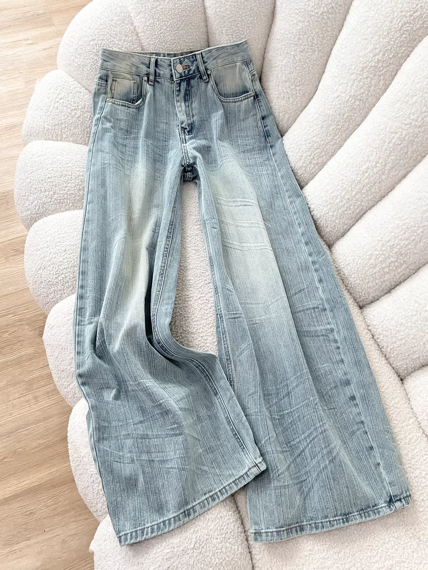 Quần jeans ống rộng màu sáng La Chapelle dành cho nữ, kiểu dáng mới thu đông 2025, cạp cao, dài chạm sàn, xếp ly thẳng.