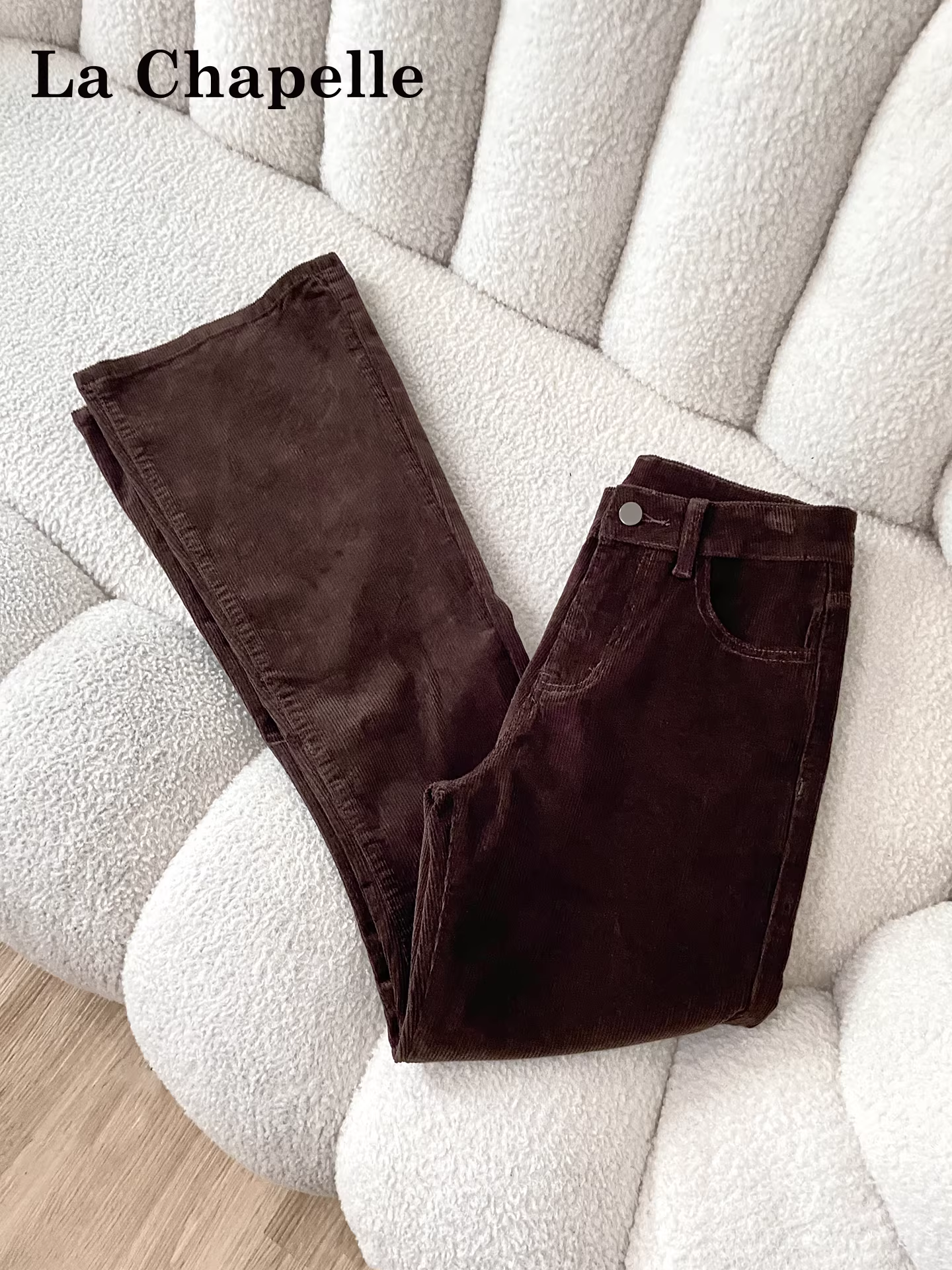 Quần ống loe dày dặn lót lông cừu La Chapelle dành cho nữ, mẫu mới thu đông 2025, cạp cao, ôm dáng, chất liệu nhung tăm.