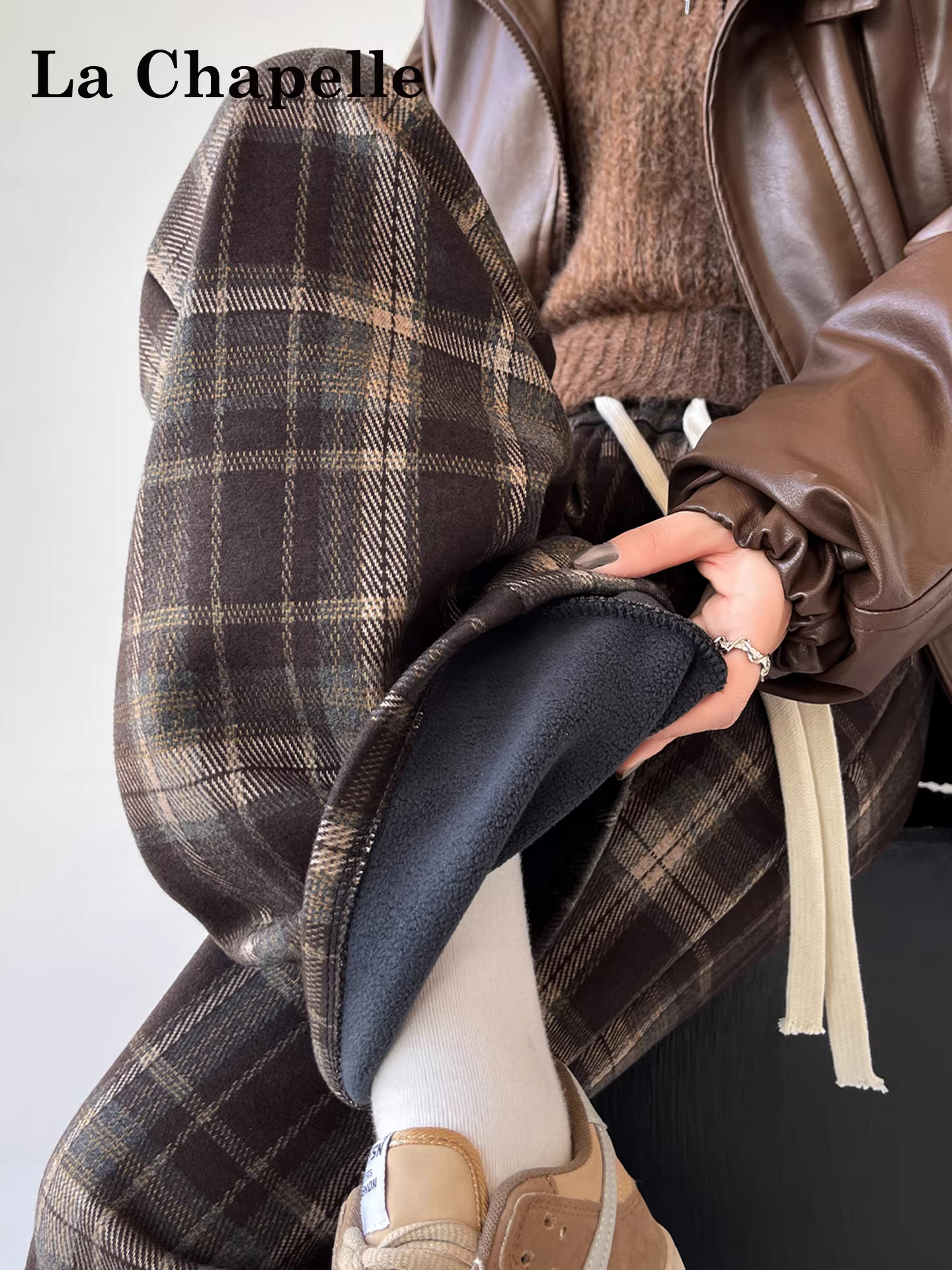 Quần ống rộng kẻ ca rô dày dặn lót lông nâu La Chapelle dành cho nữ, mẫu mới thu đông 2025, cạp cao, kiểu dáng suông, phong cách thường ngày