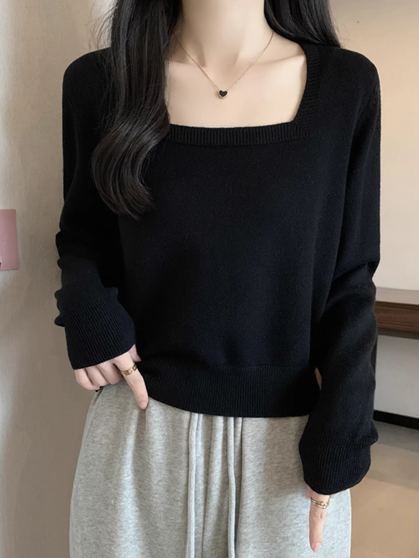 Áo len cổ vuông màu đen dài tay La Chapelle dành cho nữ, kiểu mới thu đông 2025, áo lót nhỏ nhắn.