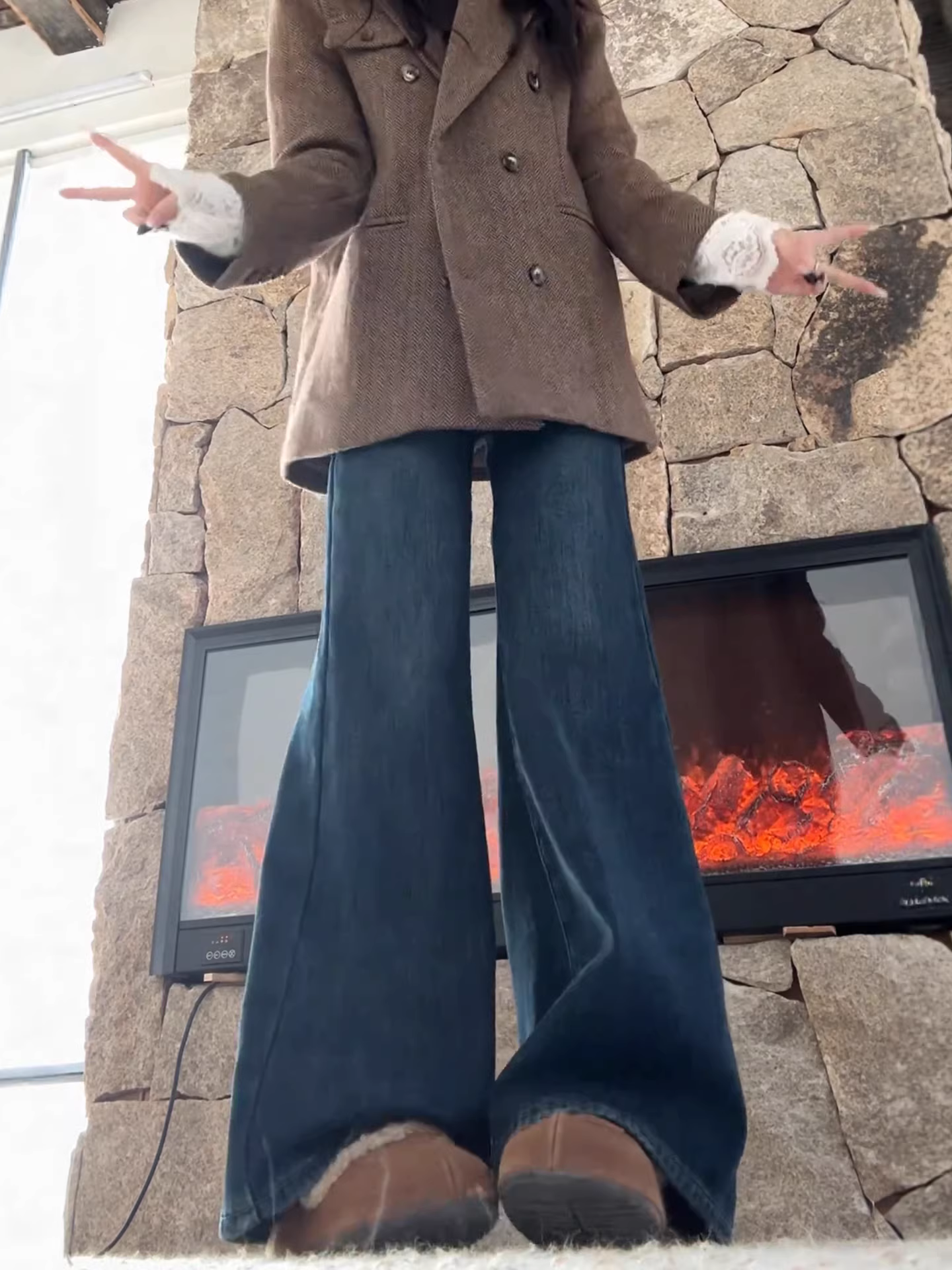 Quần jeans nữ La Chapelle màu xanh đậm, lót lông cừu, dày dặn, dáng loe, kiểu mới thu đông 2025, cạp cao, ôm dáng, ống chuông