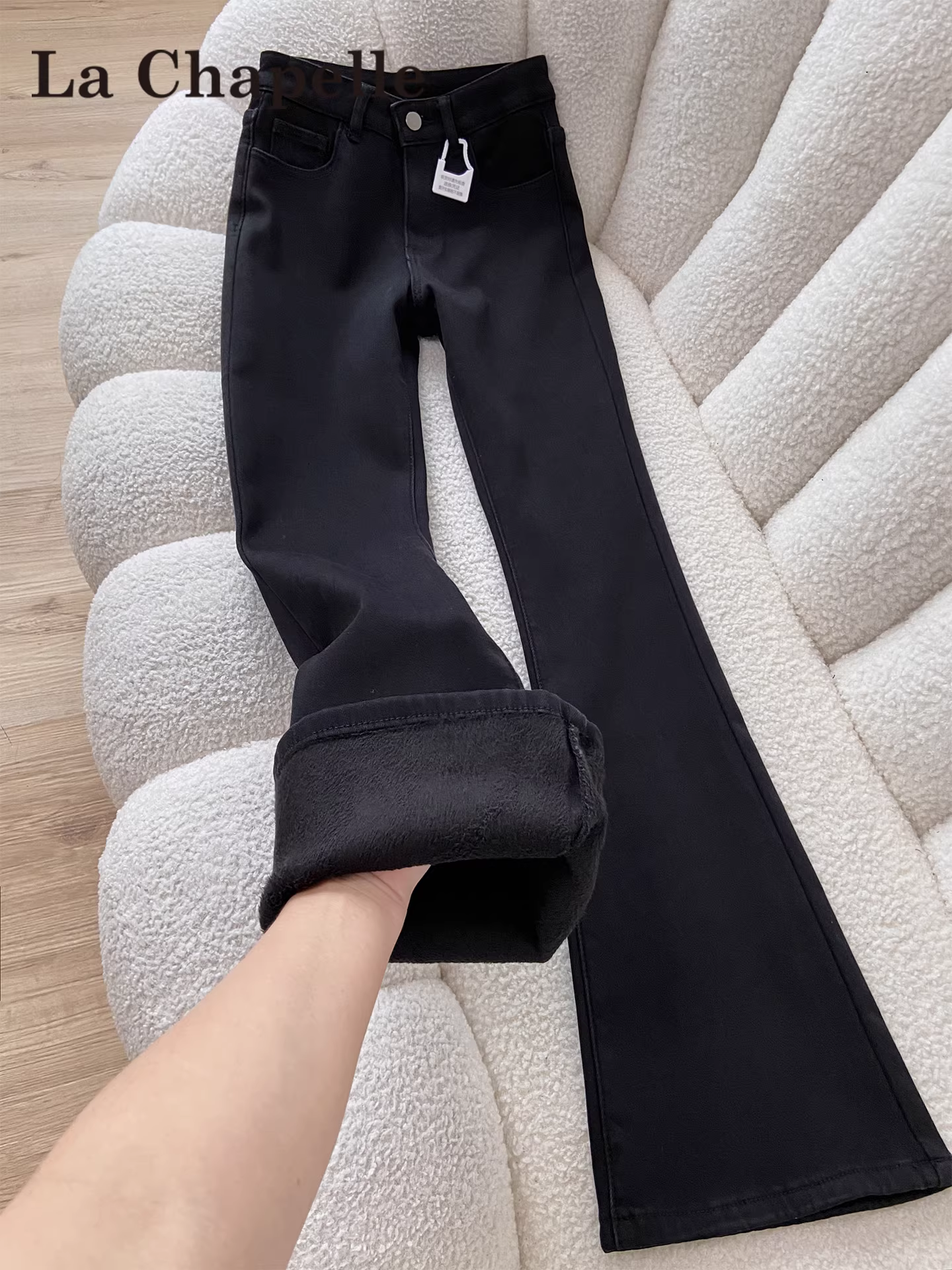 Quần jean đen La Chapelle dáng loe dành cho nữ, kiểu mới thu đông 2025, lót lông cừu và dày dặn, quần loe không bó sát.