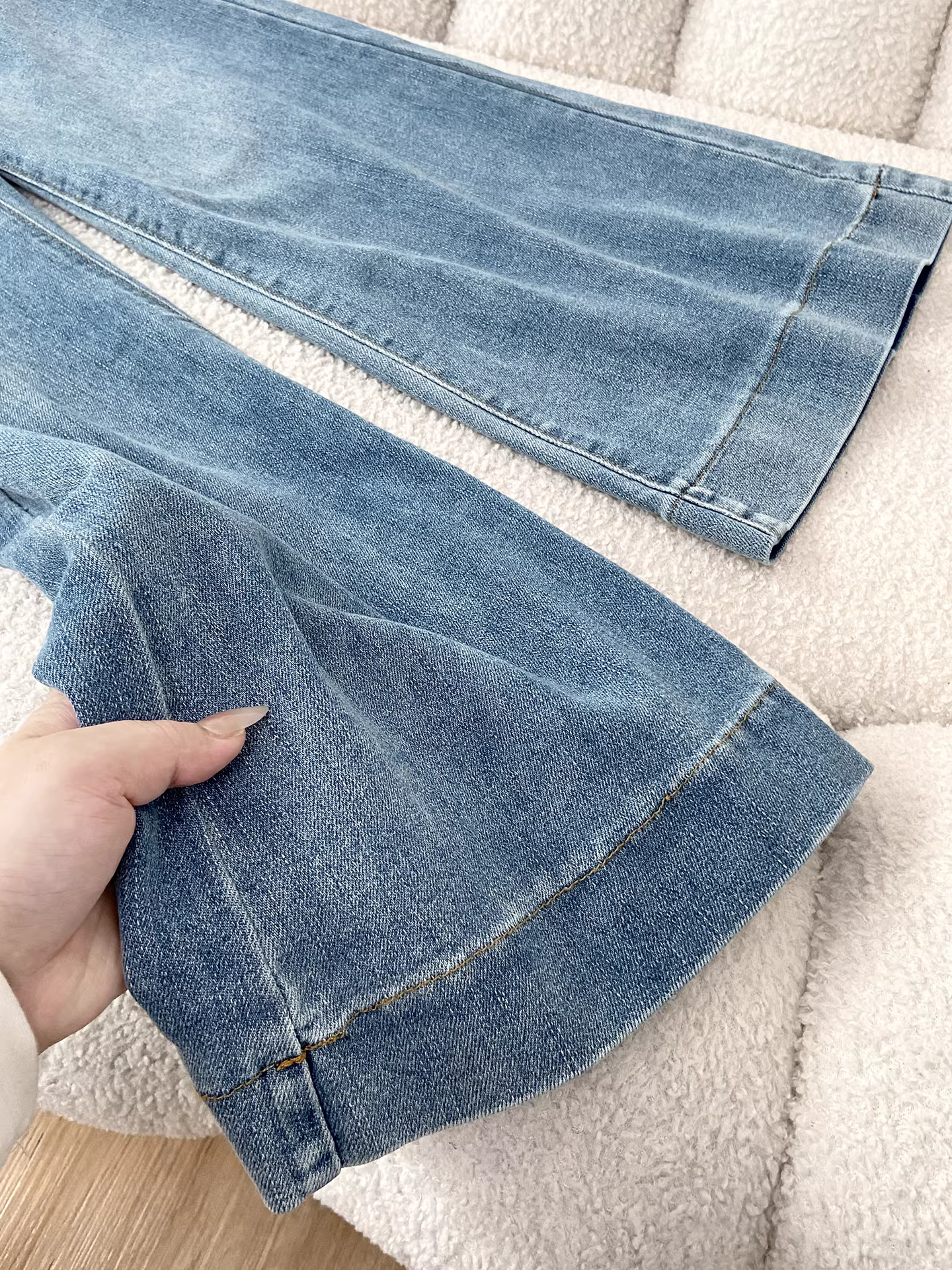 Quần jeans ống rộng dài chấm đất màu sáng La Chapelle dành cho nữ, mẫu mới thu đông 2025, cạp cao, dáng rộng, chất liệu mềm mại, ống thẳng