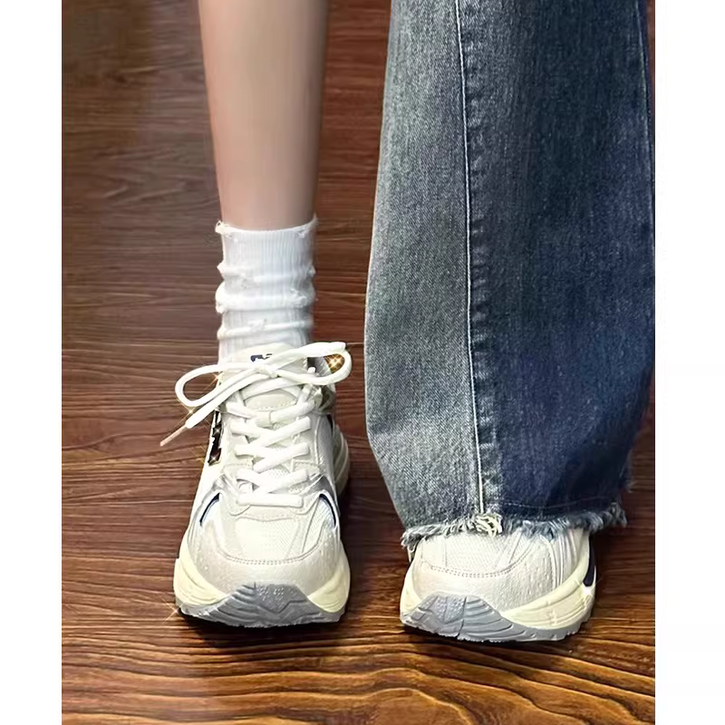 Phiên bản da bò! Giày bố đế dày bằng da thật cổ điển dành cho nữ sinh, giày chạy bộ có lưới thoáng khí màu trắng dành cho các môn thể thao thông thường.