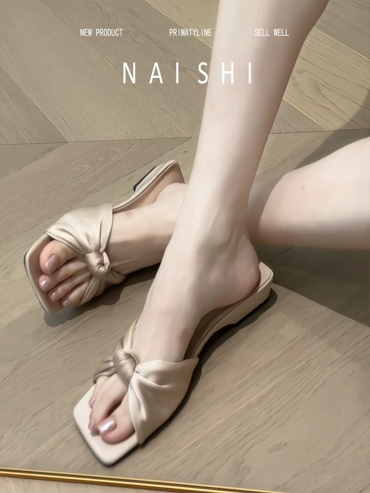 Phiên bản da cừu! Dép quai ngang bằng satin Pháp dành cho nữ, dép xỏ ngón nhẹ nhàng phối đồ, dép đế xuồng đi dự tiệc.