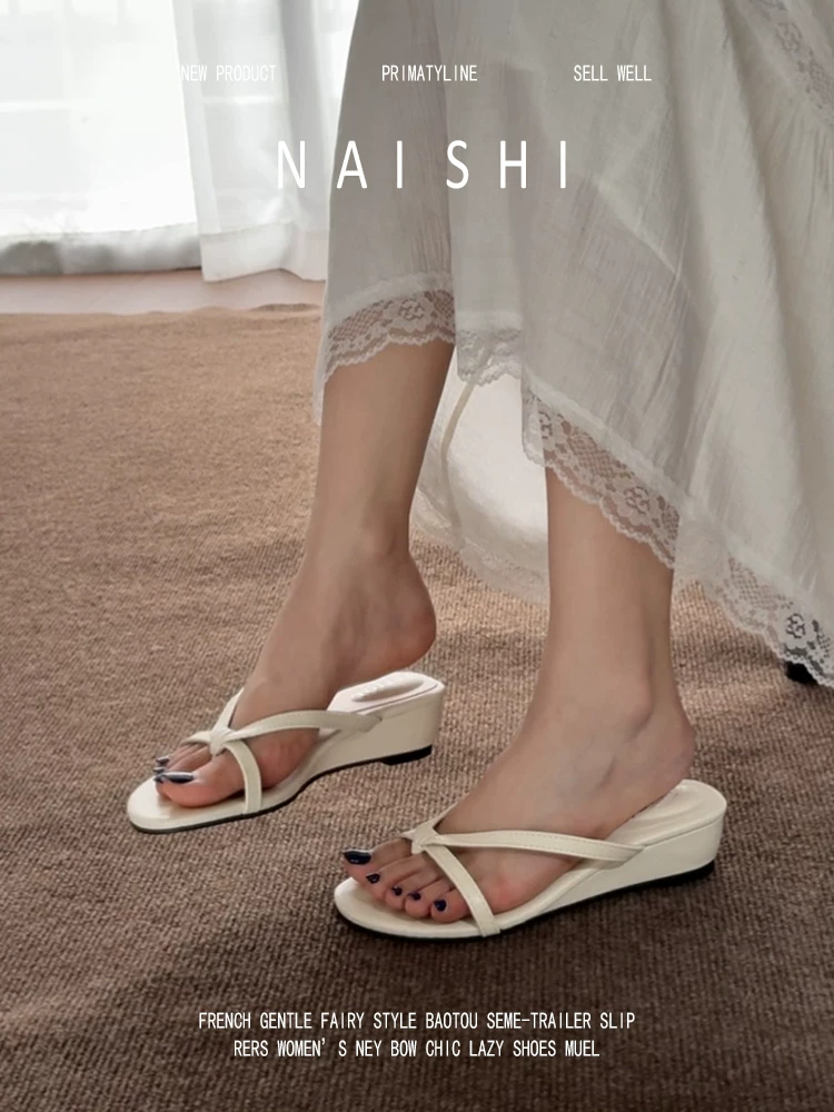 Phiên bản da cừu! Dép xỏ ngón màu trắng kiểu Pháp dành cho nữ, dép xỏ ngón đế dày đế xuồng thời trang và đơn giản với quai mảnh.