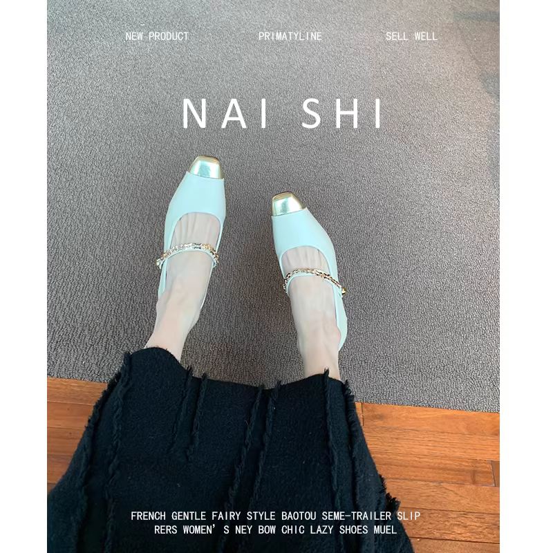 Phiên bản da cừu! Giày nữ kiểu Chanel có dây xích kim loại, giày Mary Jane mũi vuông kiểu Pháp phối màu với gót dày.