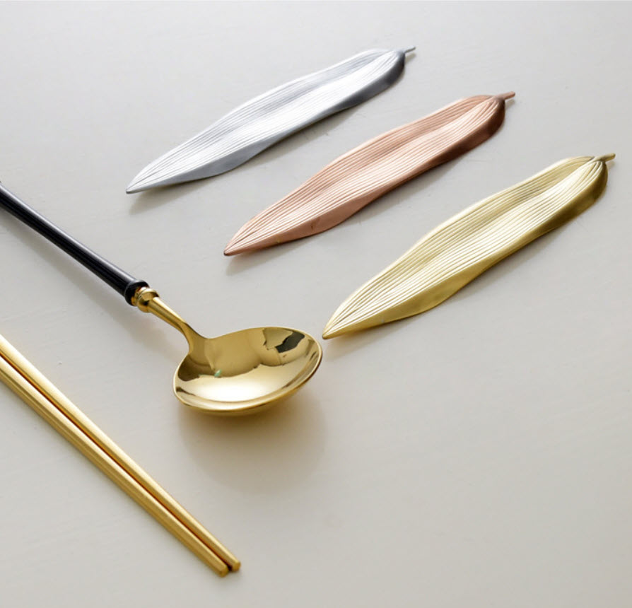 Gác đũa inox 304 hình chiếc lá gác muỗng mạ vàng GQL016