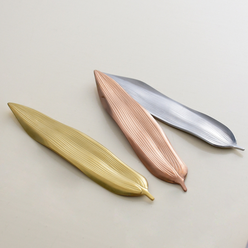 Gác đũa inox 304 hình chiếc lá gác muỗng mạ vàng GQL016