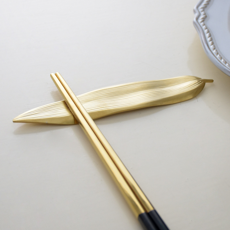 Gác đũa inox 304 hình chiếc lá gác muỗng mạ vàng GQL016