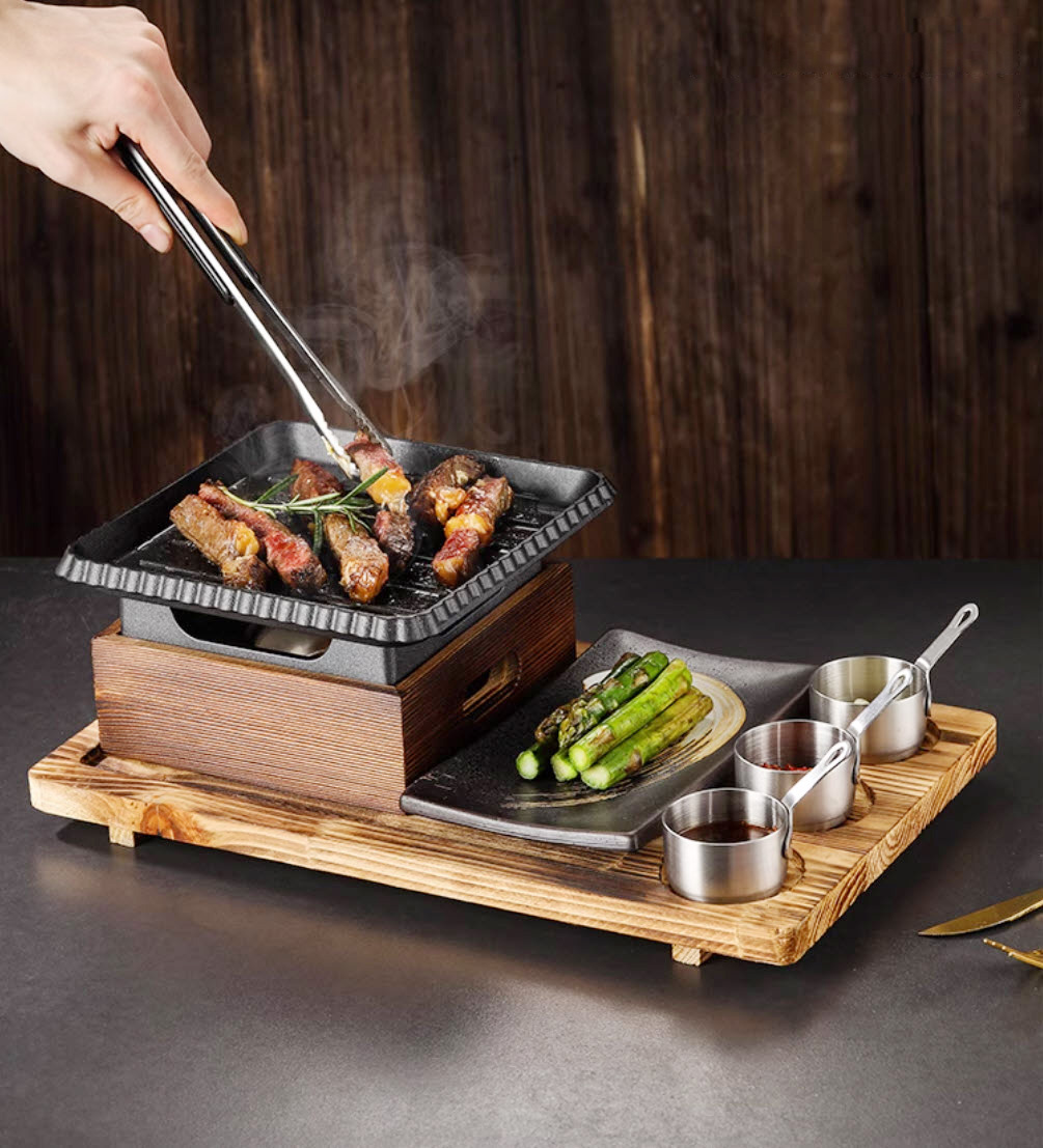 Bộ bếp nướng để bàn dùng cồn kèm chén đựng sốt có khay gỗ lót SCH011