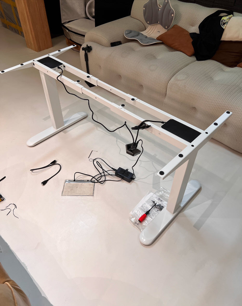 Chân bàn nâng hạ thông minh 2 động cơ cho mặt bàn 120~200cm chịu tải 120kg Benein R22Y-03