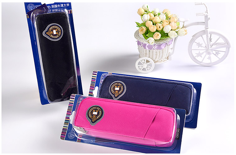 Hộp bút học sinh Oxford X5614, chất liệu Polyester chống nước tốt.