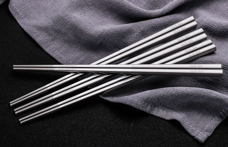 Đũa ăn inox NEWJIA06 inox 304 chống rỉ hoa văn tao nhã.