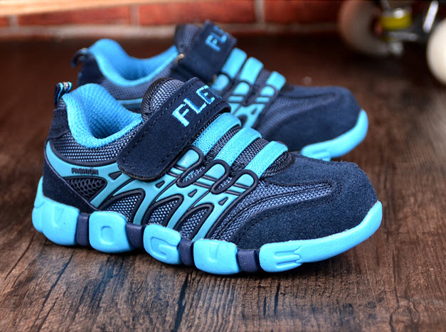 Giày sneaker thể thao trẻ em Public DW826
