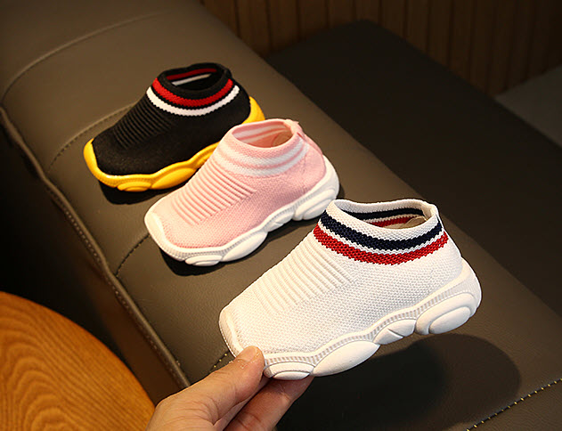 Giày sneaker bé trai Yiwu YW2250