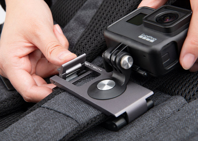 Giá gắn osmo pocket camera kẹp balo PgyTech P18C019