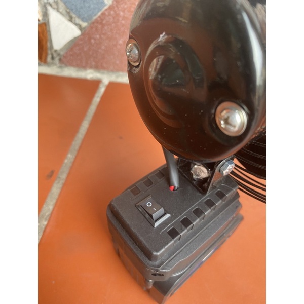 Quạt chạy pin Makita 8 inch, sài chung pin Makita 14,4v - 21v