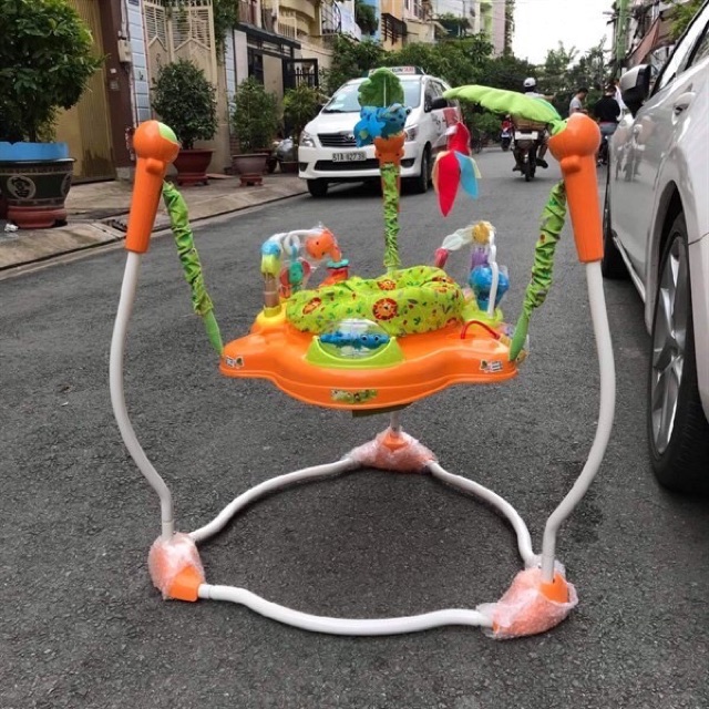 Jumperoo - Ghế nhún nhảy tập đứng dành cho trẻ em có đèn, nhạc và thanh đồ chơi Konig-Kids - 63569