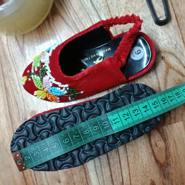 Hài nhung quai hậu thêu hoa mai cho bé