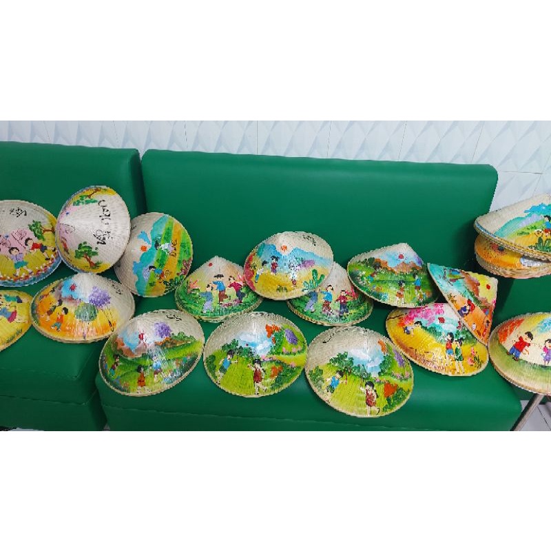 Nón lá thêu dể thương cho bé