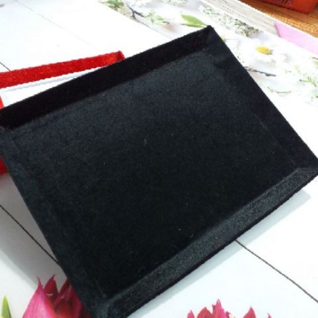 Khay nhung trưng bày trang sức sang trọng
