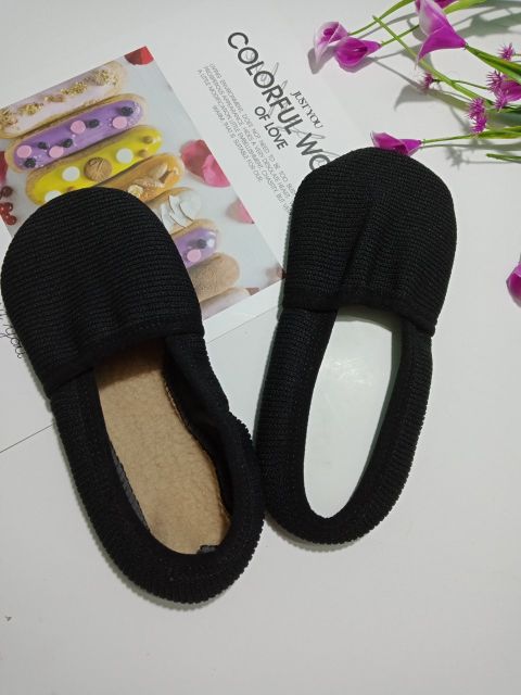 Giày giữ ấm chân mang trong nhà