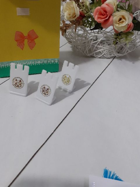 Manocanh trưng bông tai họa tiết cát tường