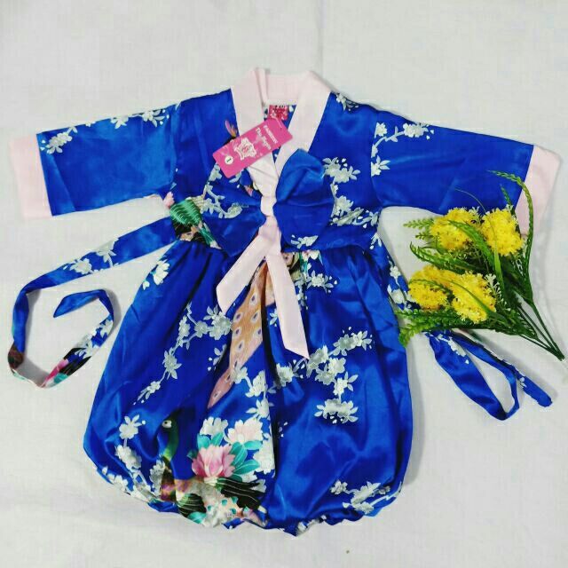 Hanbok màu xanh dương cho bé