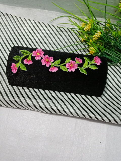 Gối nhung trưng bày vòng tay cao cấp