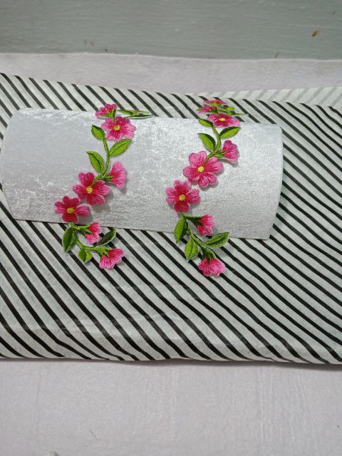 Gối nhung trưng bày vòng tay cao cấp