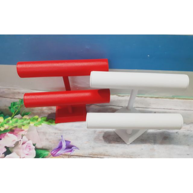 Trụ chử T 2 tầng trưng vòng tay