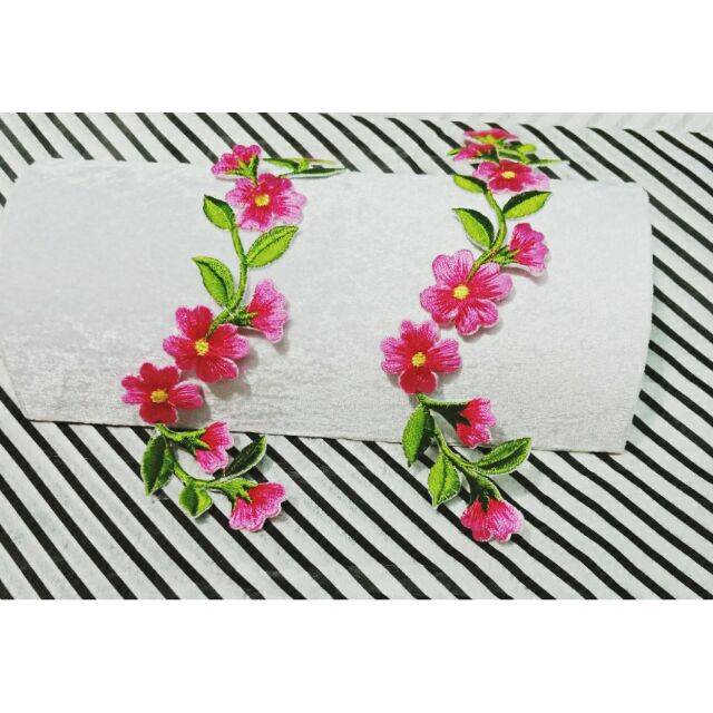 Gối nhung trưng bày vòng tay